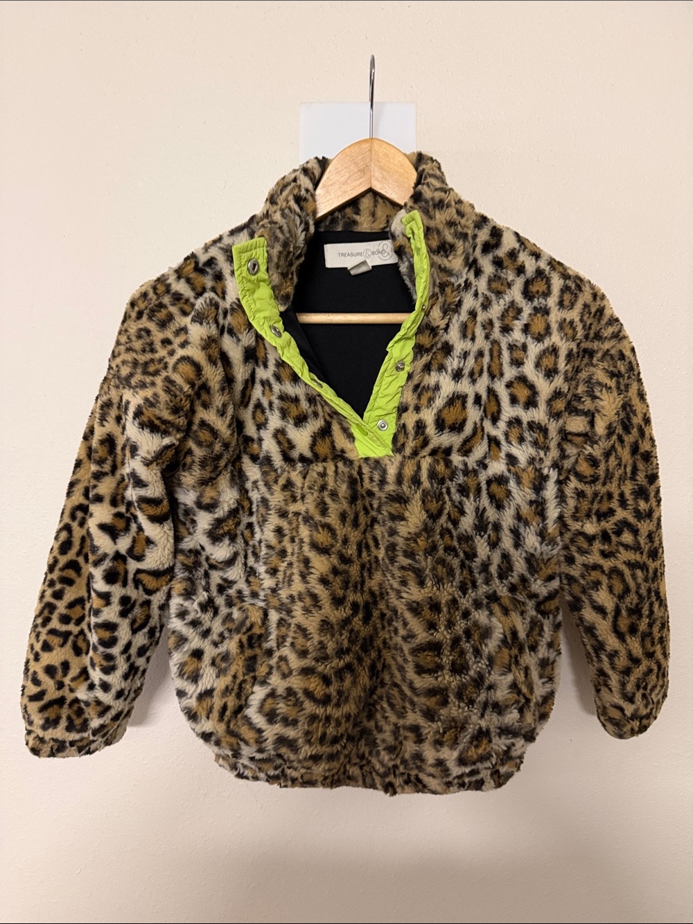 Treasure & Bond Kids' Leopard Print Fuzzy Pullover B16